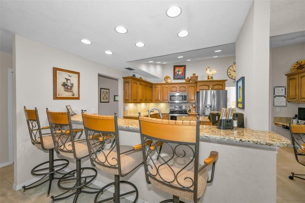 Activo con contrato: $990,000 (4 camas, 3 baños, 2704 Pies cuadrados)