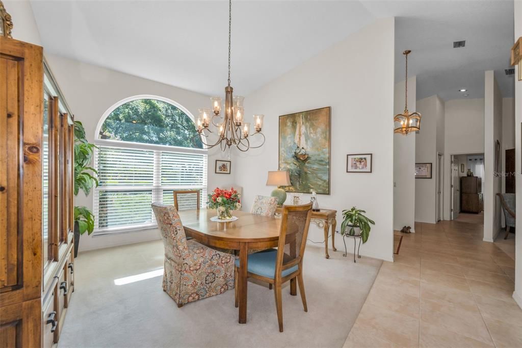 Activo con contrato: $990,000 (4 camas, 3 baños, 2704 Pies cuadrados)