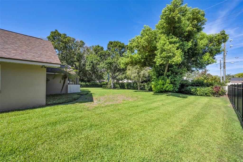 Activo con contrato: $990,000 (4 camas, 3 baños, 2704 Pies cuadrados)