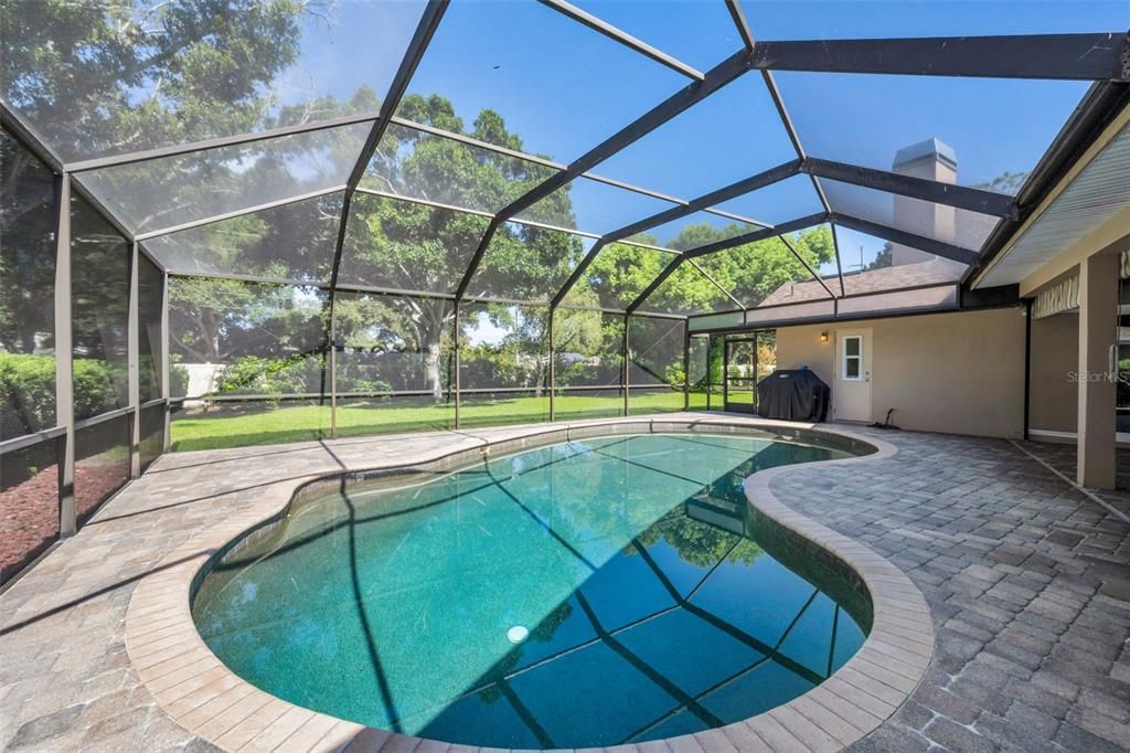 Activo con contrato: $990,000 (4 camas, 3 baños, 2704 Pies cuadrados)
