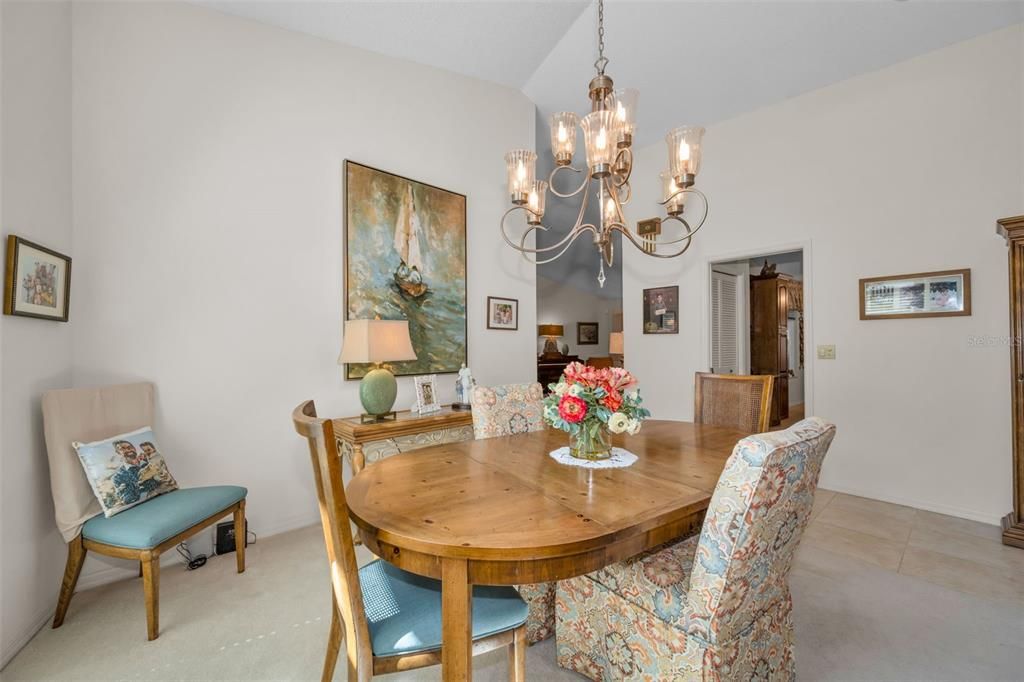 Activo con contrato: $990,000 (4 camas, 3 baños, 2704 Pies cuadrados)