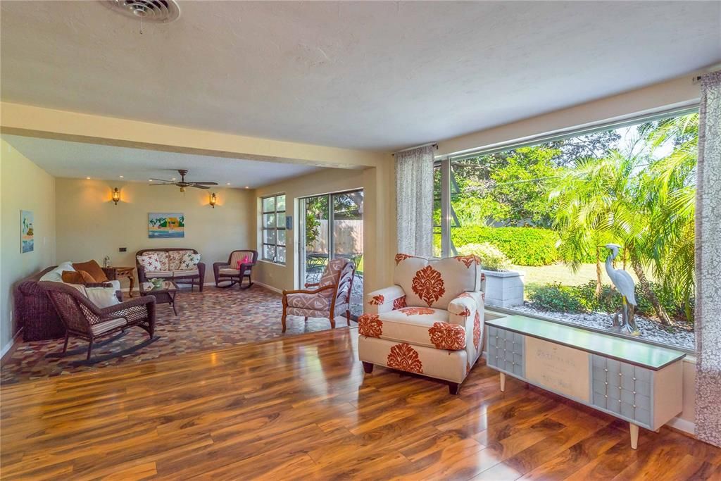 На продажу: $595,000 (2 спален, 2 ванн, 1922 Квадратных фут)