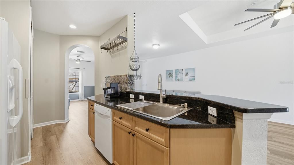 For Sale: $215,000 (2 beds, 2 baths, 1278 Square Feet)