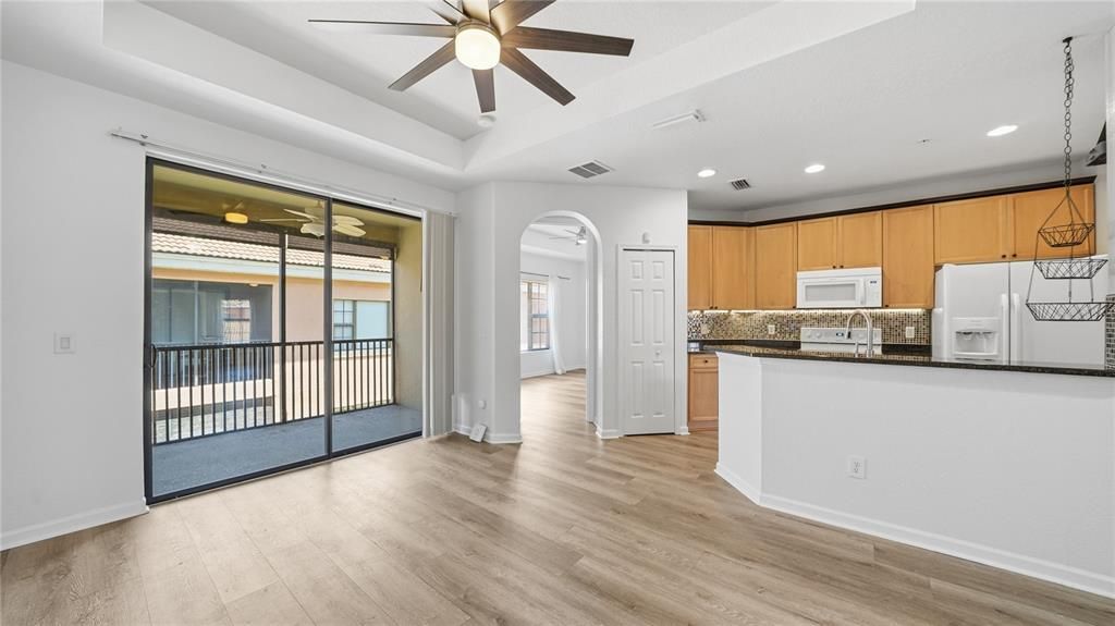 For Sale: $215,000 (2 beds, 2 baths, 1278 Square Feet)