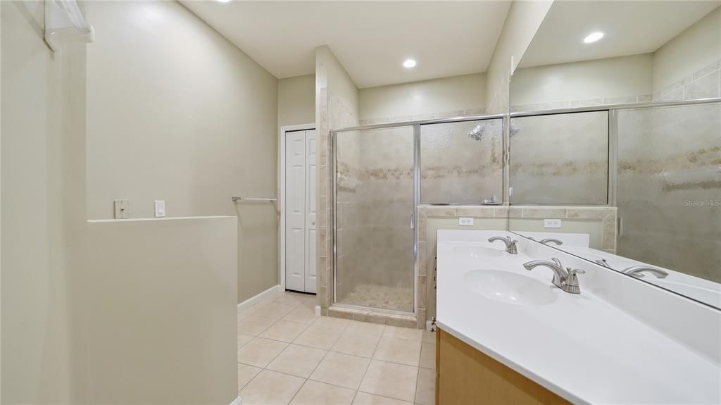 For Sale: $215,000 (2 beds, 2 baths, 1278 Square Feet)
