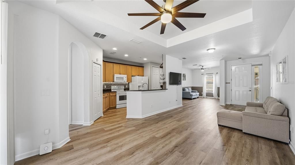 For Sale: $215,000 (2 beds, 2 baths, 1278 Square Feet)