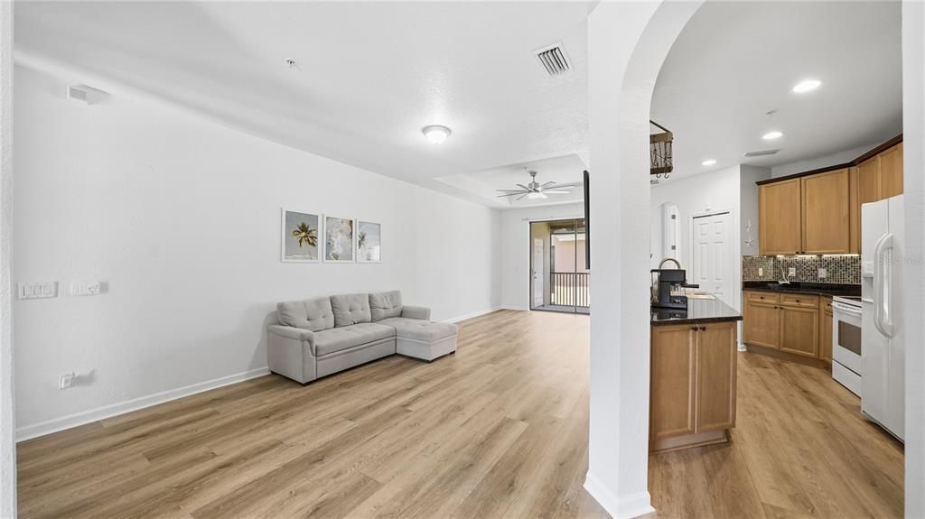For Sale: $215,000 (2 beds, 2 baths, 1278 Square Feet)