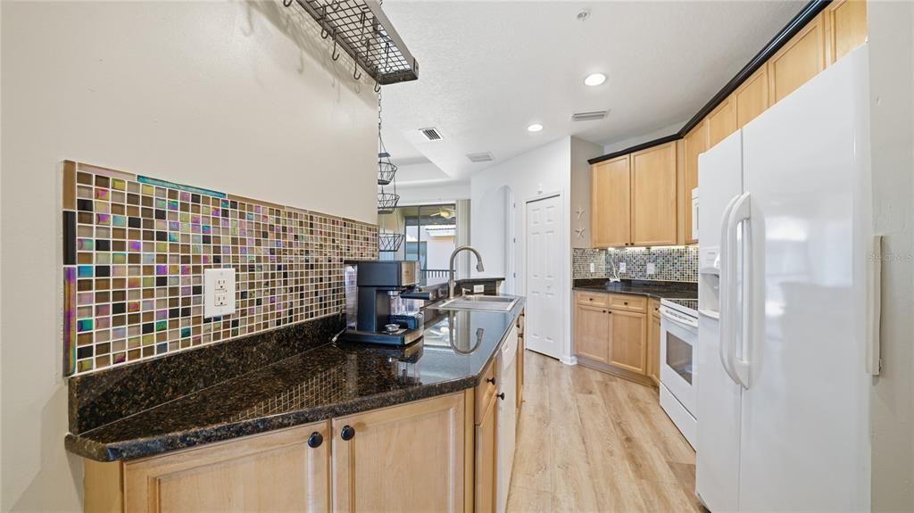 For Sale: $215,000 (2 beds, 2 baths, 1278 Square Feet)