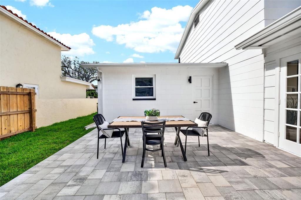 For Sale: $1,050,000 (3 beds, 2 baths, 1948 Square Feet)