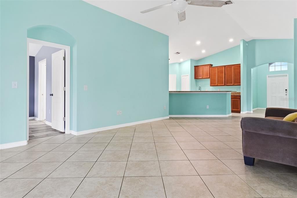 For Sale: $320,000 (4 beds, 3 baths, 1908 Square Feet)
