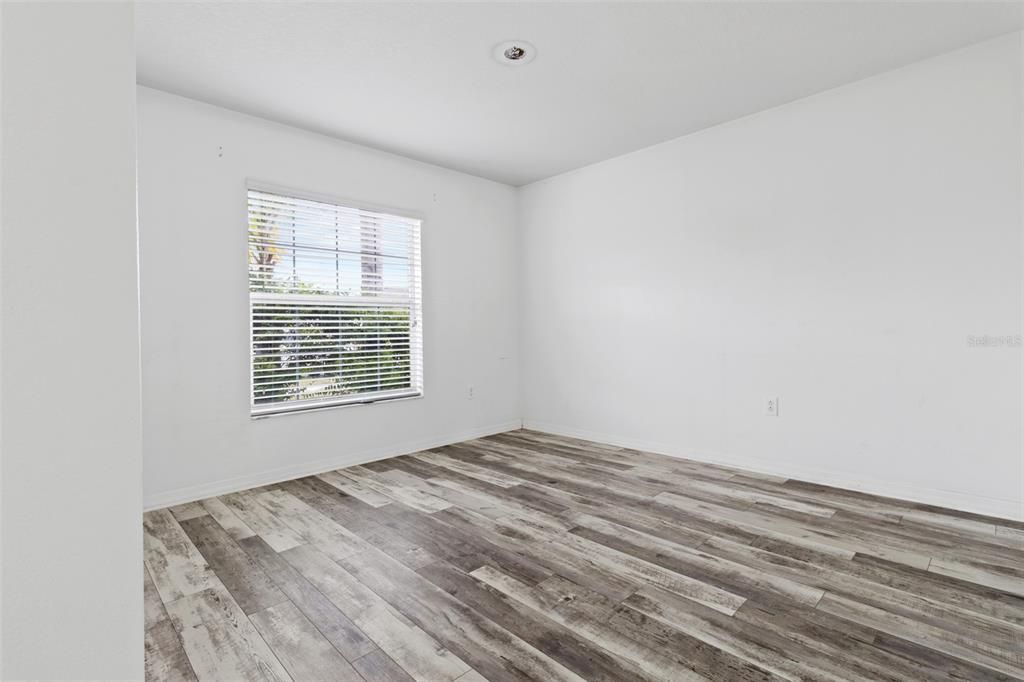 For Sale: $320,000 (4 beds, 3 baths, 1908 Square Feet)