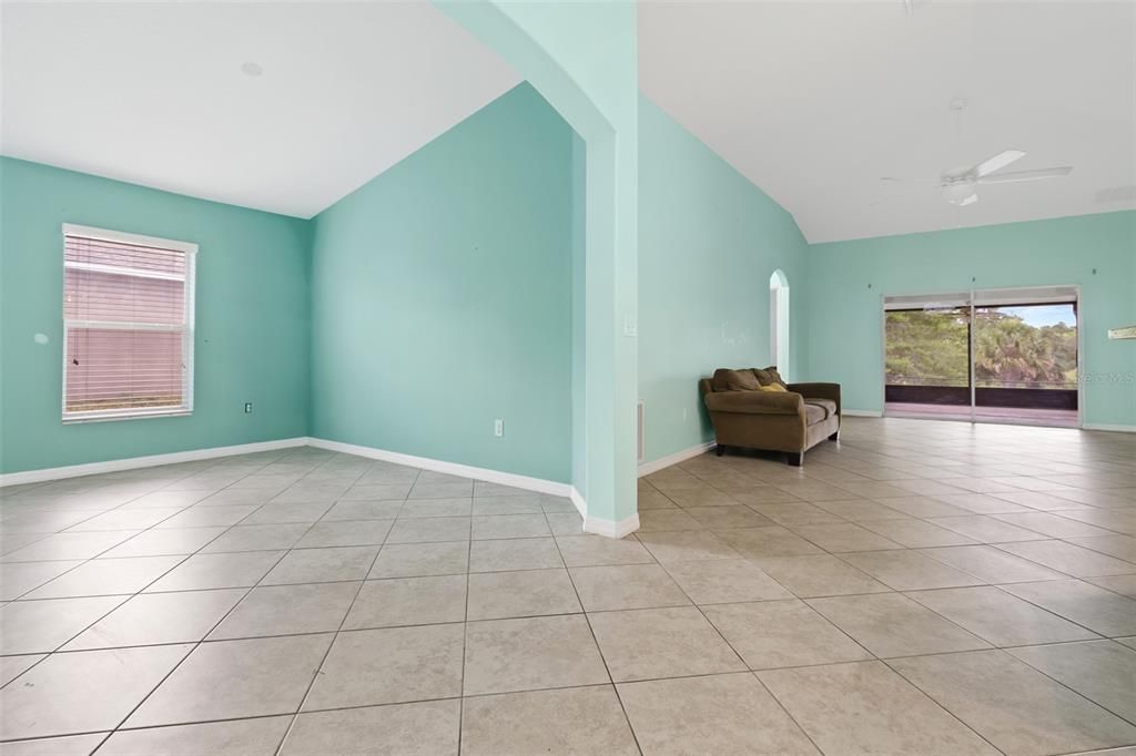For Sale: $320,000 (4 beds, 3 baths, 1908 Square Feet)