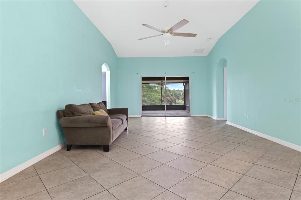 For Sale: $320,000 (4 beds, 3 baths, 1908 Square Feet)