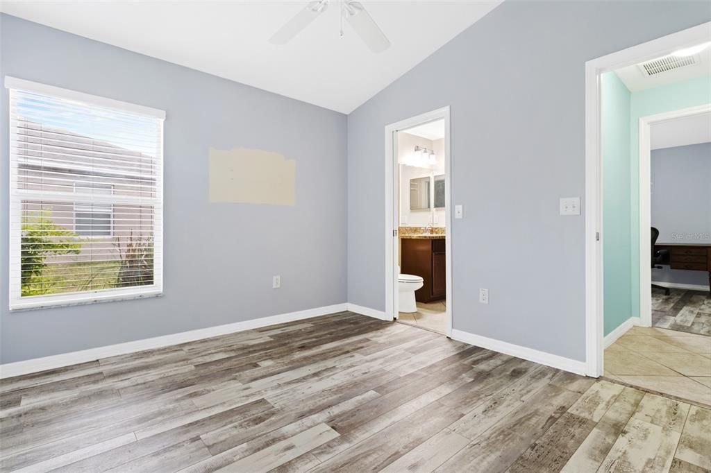 For Sale: $320,000 (4 beds, 3 baths, 1908 Square Feet)