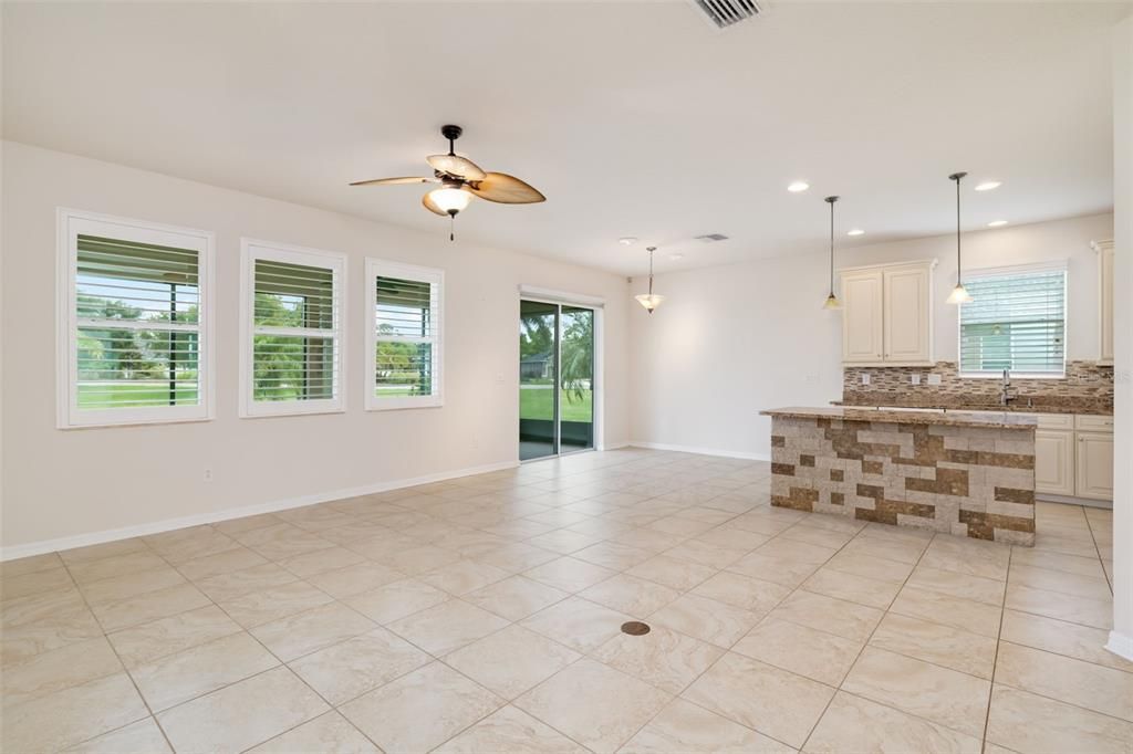 For Sale: $500,000 (4 beds, 2 baths, 1843 Square Feet)