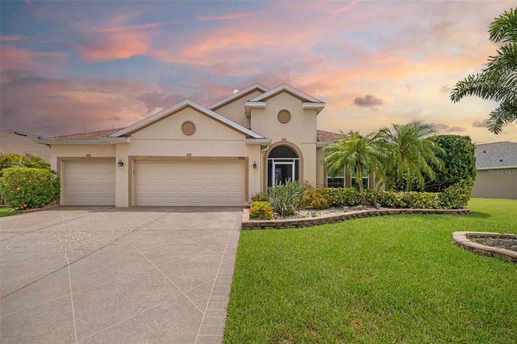 For Sale: $500,000 (4 beds, 2 baths, 1843 Square Feet)