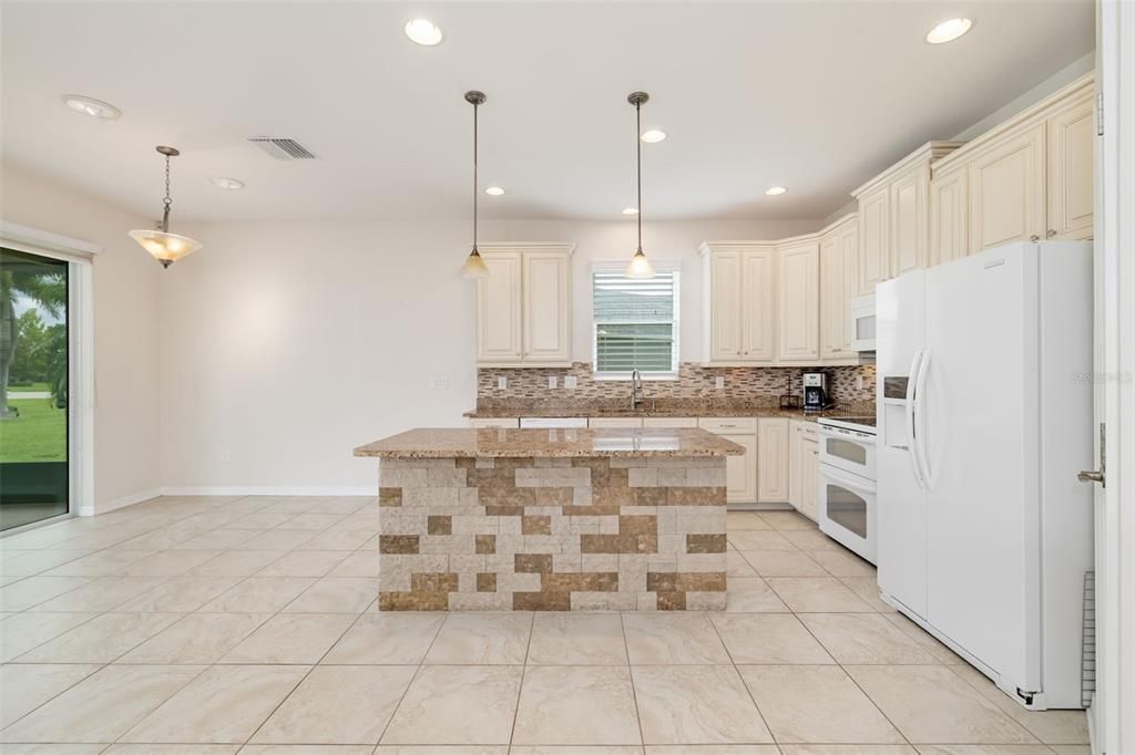 For Sale: $500,000 (4 beds, 2 baths, 1843 Square Feet)