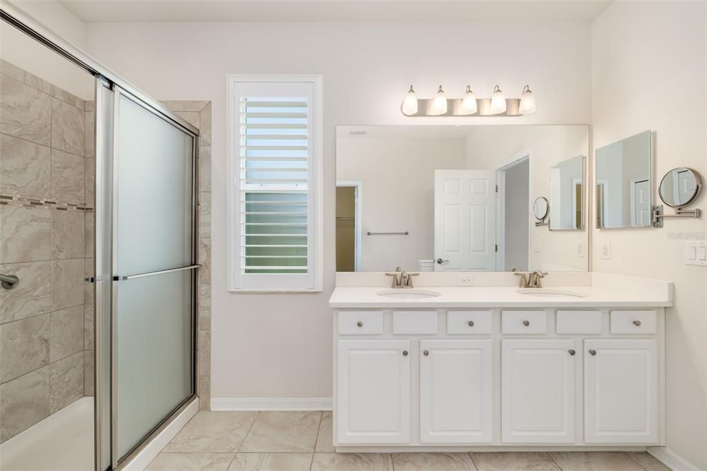 For Sale: $500,000 (4 beds, 2 baths, 1843 Square Feet)