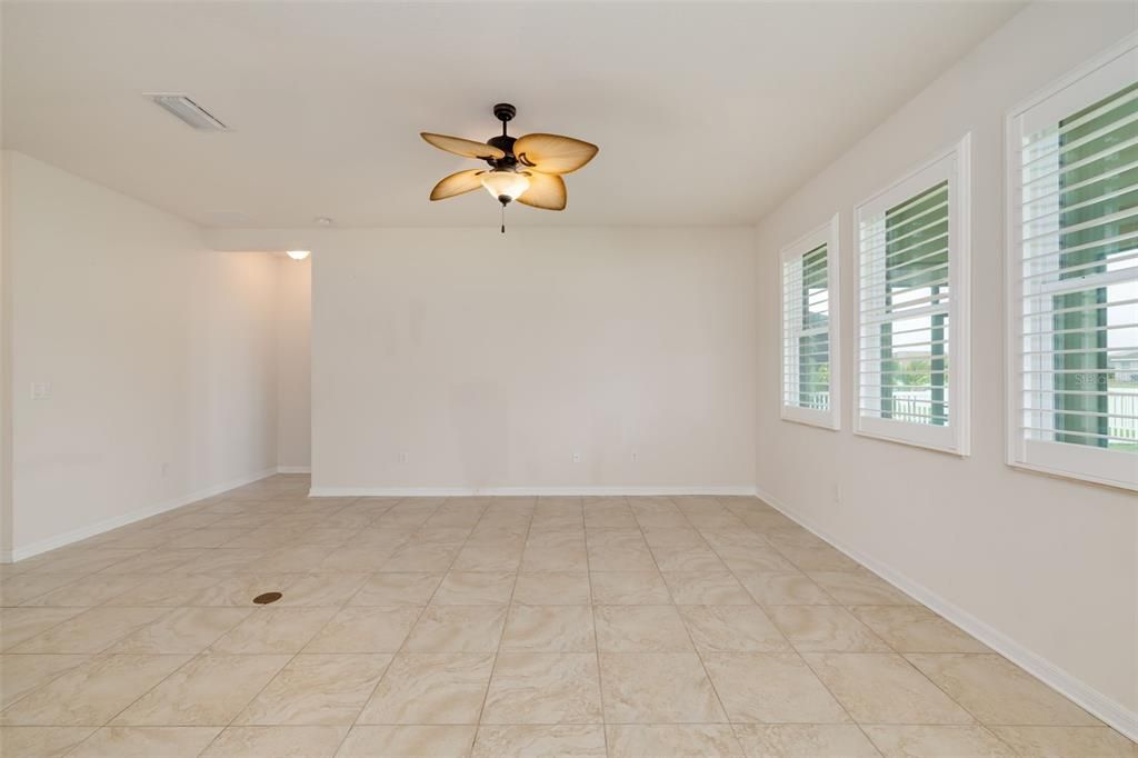 For Sale: $500,000 (4 beds, 2 baths, 1843 Square Feet)