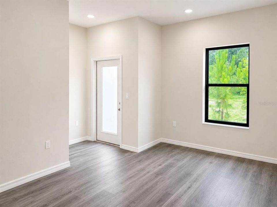 En Venta: $325,000 (3 camas, 2 baños, 1918 Pies cuadrados)