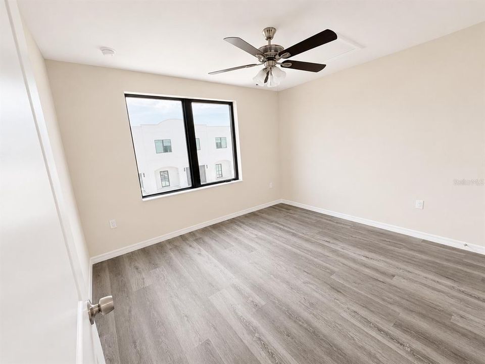 En Venta: $325,000 (3 camas, 2 baños, 1918 Pies cuadrados)