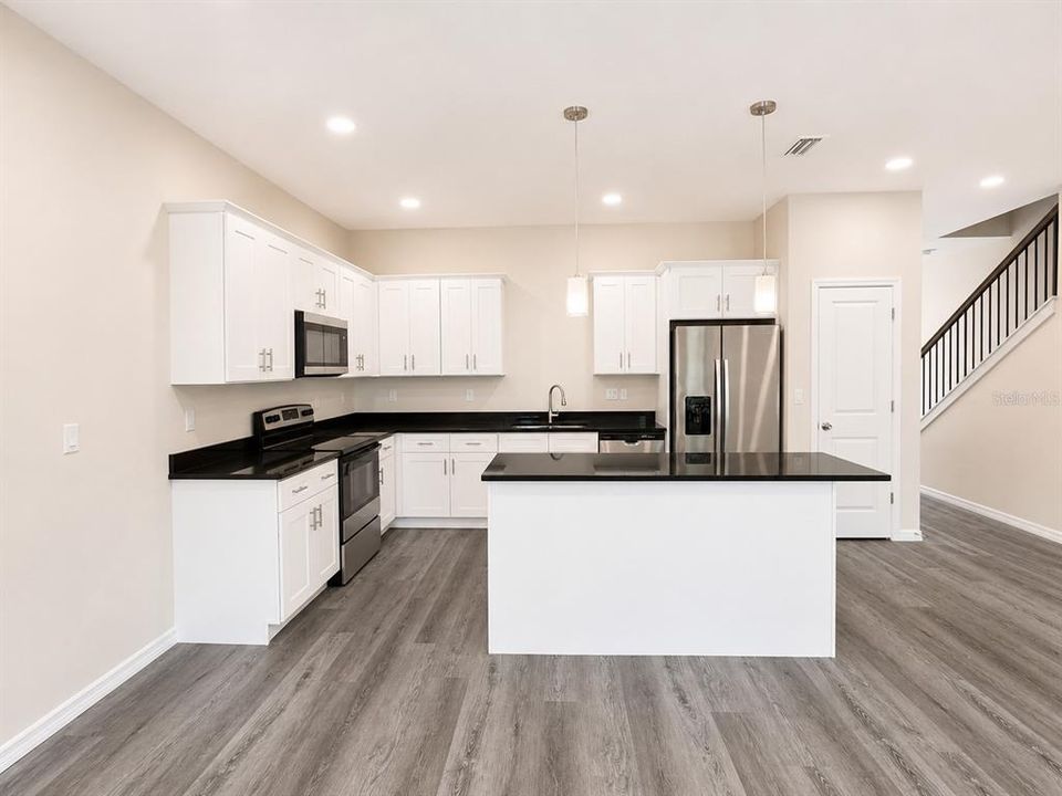 En Venta: $325,000 (3 camas, 2 baños, 1918 Pies cuadrados)