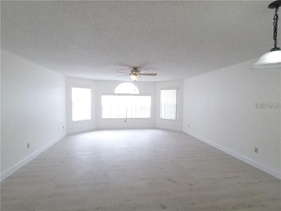 For Sale: $189,900 (3 beds, 2 baths, 1326 Square Feet)