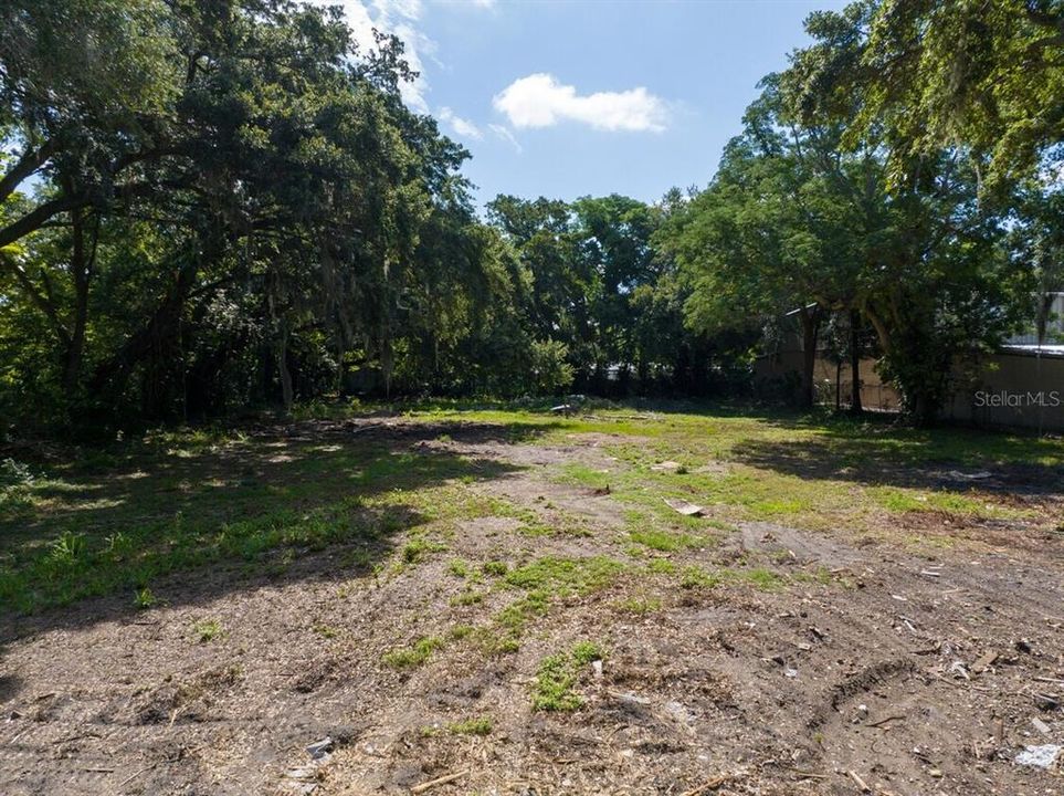 На продажу: $599,000 (0.86 acres)