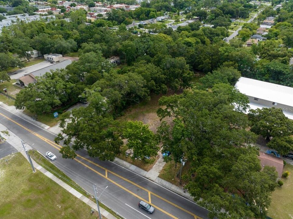 На продажу: $599,000 (0.86 acres)