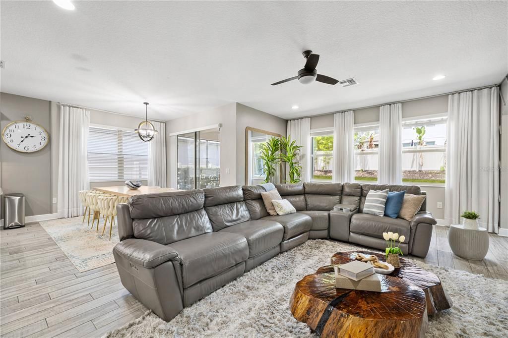 En Venta: $759,000 (5 camas, 4 baños, 3556 Pies cuadrados)