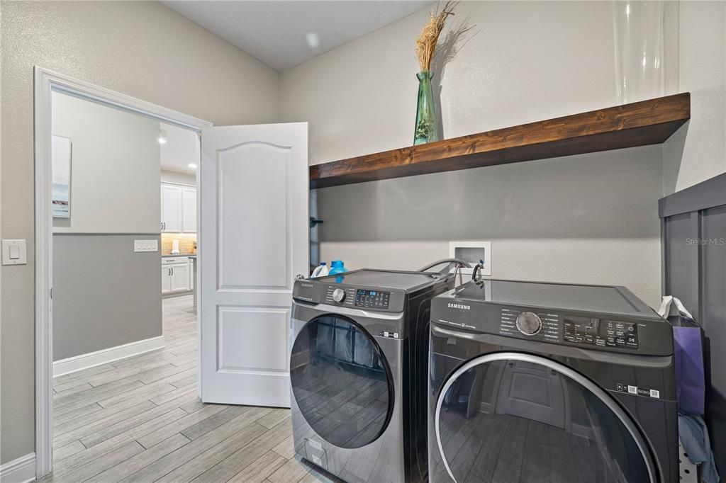 En Venta: $759,000 (5 camas, 4 baños, 3556 Pies cuadrados)
