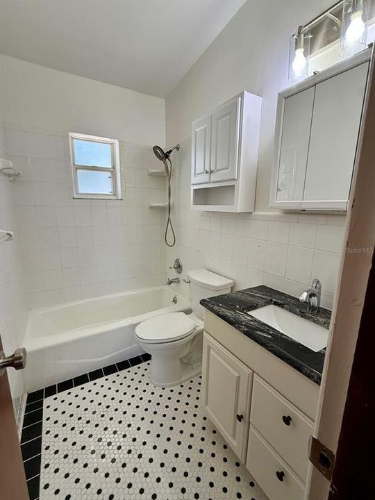 En Renta: $2,700 (4 camas, 2 baños, 1512 Pies cuadrados)