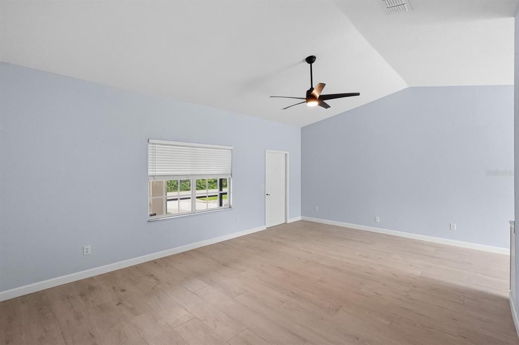For Sale: $249,900 (2 beds, 2 baths, 1100 Square Feet)