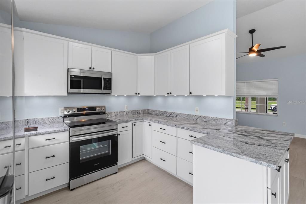 For Sale: $249,900 (2 beds, 2 baths, 1100 Square Feet)