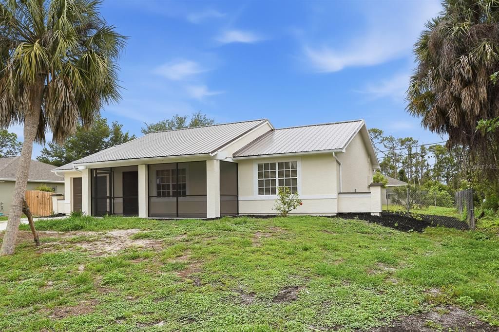For Sale: $249,900 (2 beds, 2 baths, 1100 Square Feet)