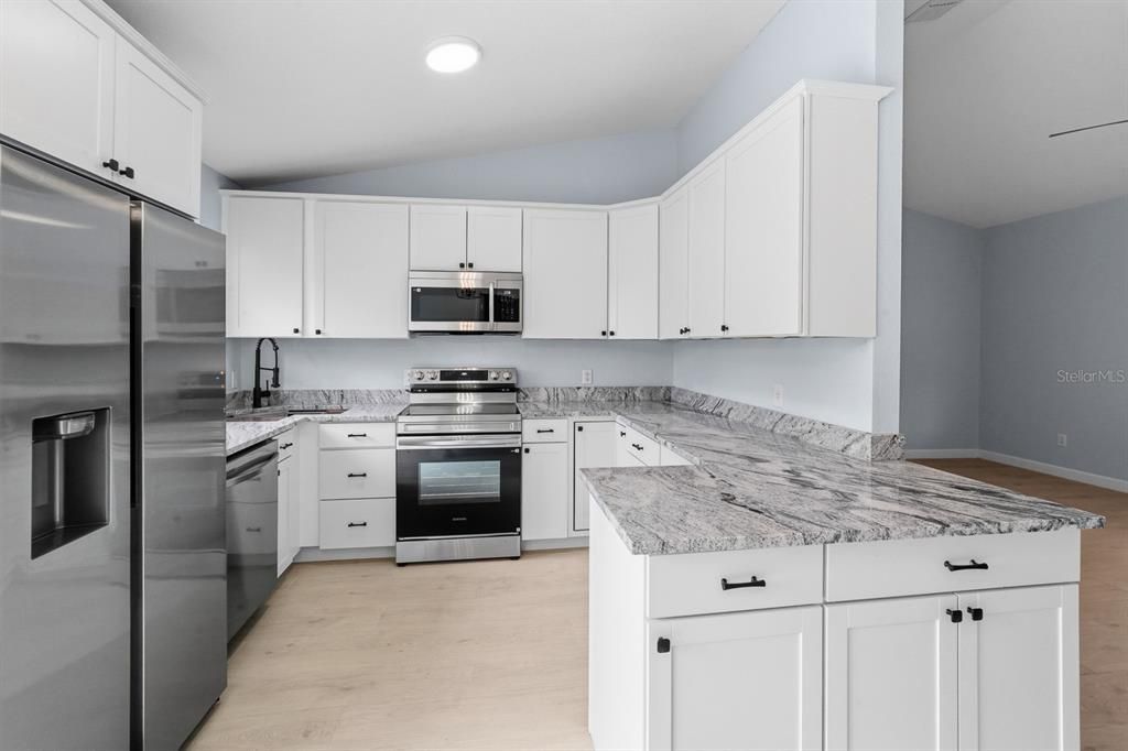For Sale: $249,900 (2 beds, 2 baths, 1100 Square Feet)