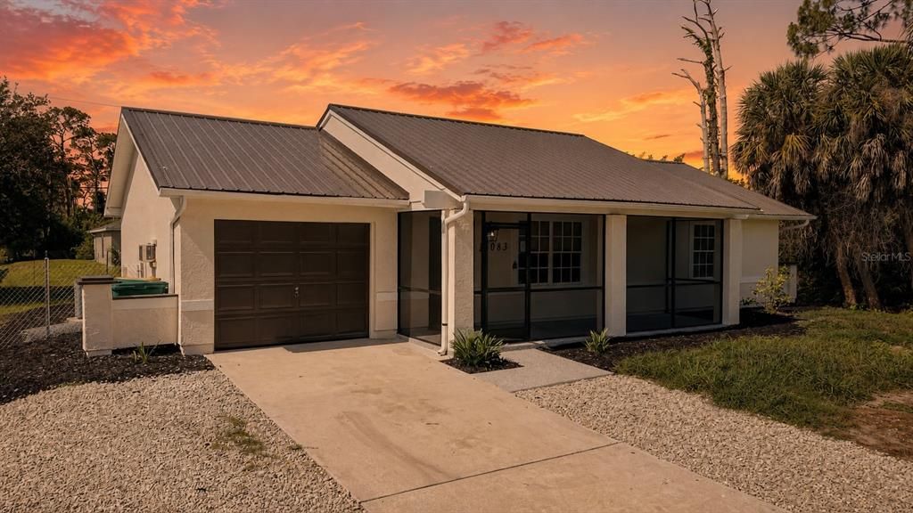 For Sale: $249,900 (2 beds, 2 baths, 1100 Square Feet)