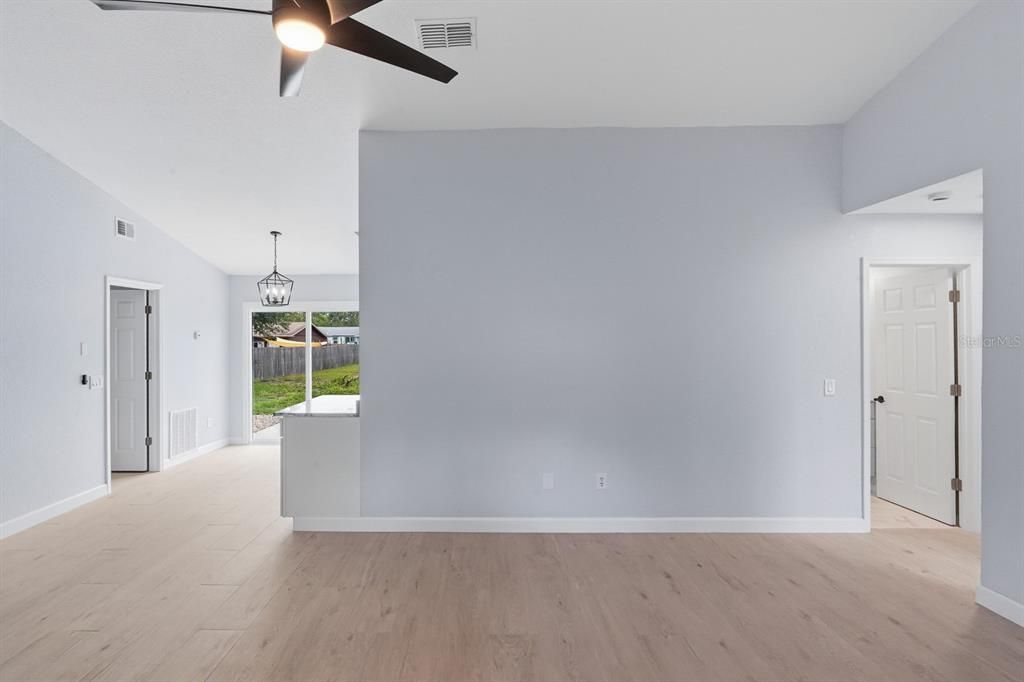 For Sale: $249,900 (2 beds, 2 baths, 1100 Square Feet)