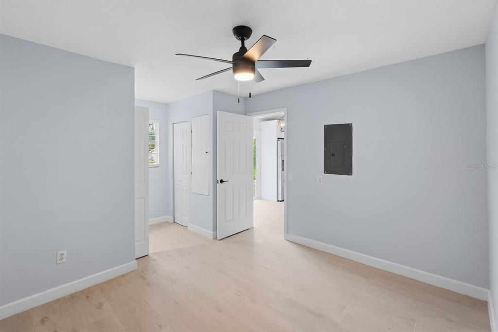For Sale: $249,900 (2 beds, 2 baths, 1100 Square Feet)