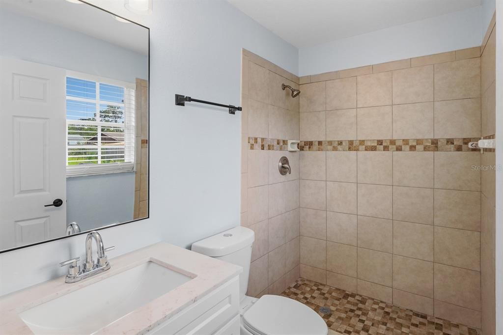 For Sale: $249,900 (2 beds, 2 baths, 1100 Square Feet)
