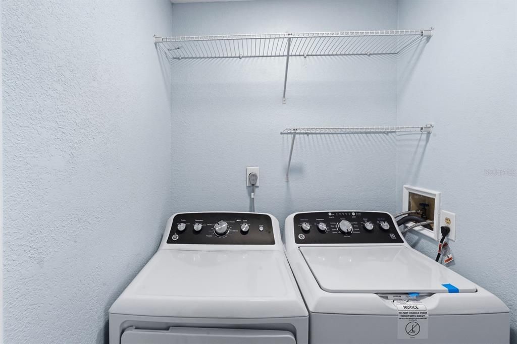 For Sale: $249,900 (2 beds, 2 baths, 1100 Square Feet)