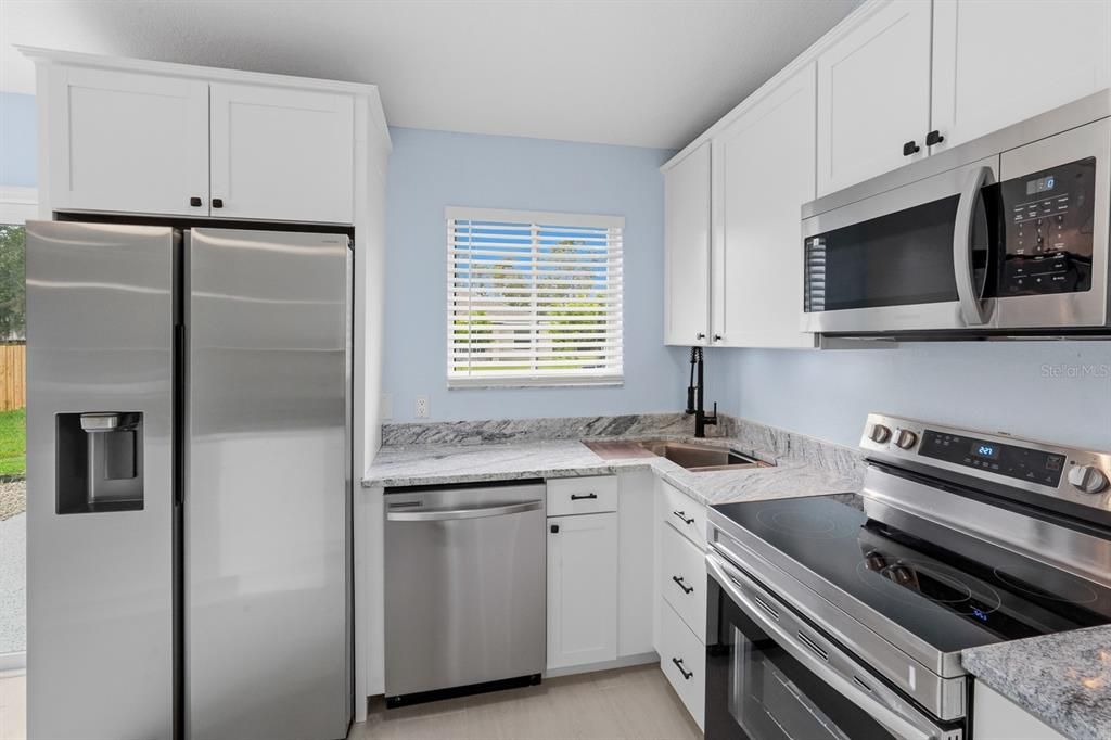 For Sale: $249,900 (2 beds, 2 baths, 1100 Square Feet)