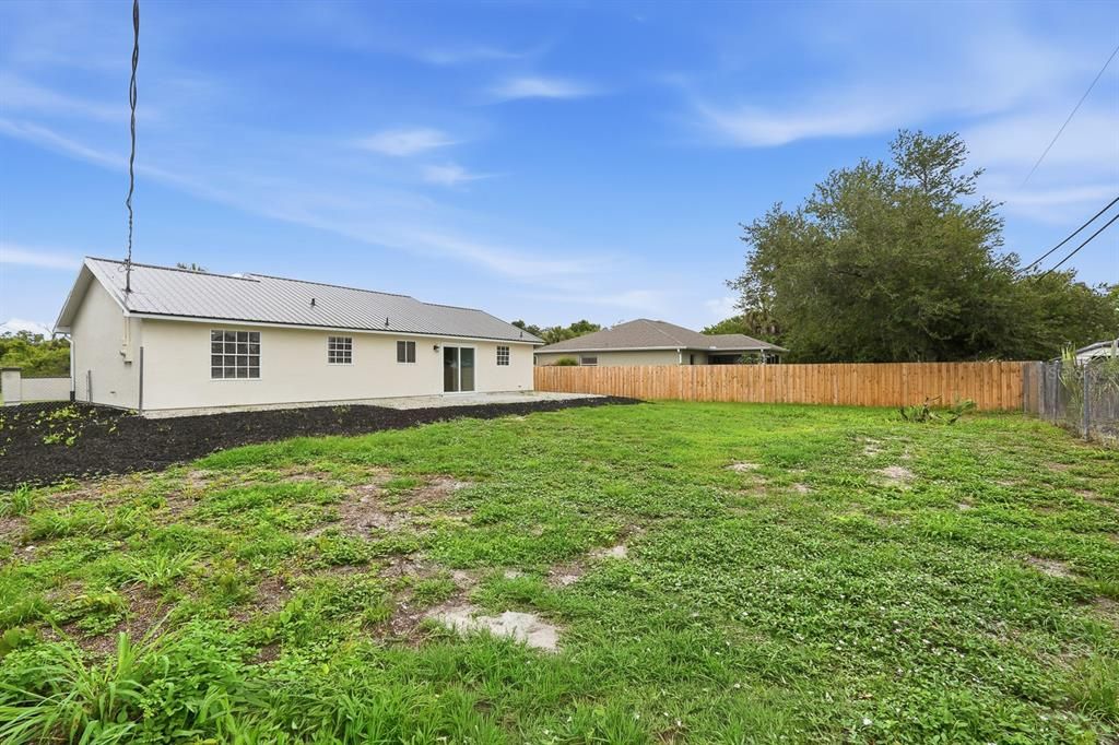 For Sale: $249,900 (2 beds, 2 baths, 1100 Square Feet)