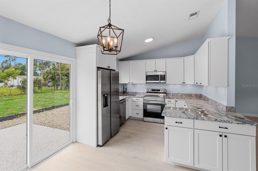 For Sale: $249,900 (2 beds, 2 baths, 1100 Square Feet)