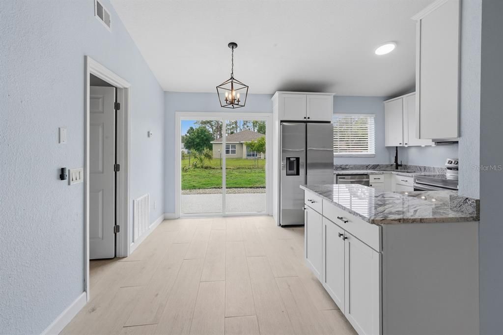 For Sale: $249,900 (2 beds, 2 baths, 1100 Square Feet)