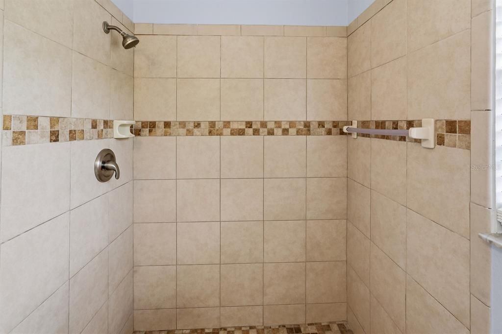 For Sale: $249,900 (2 beds, 2 baths, 1100 Square Feet)