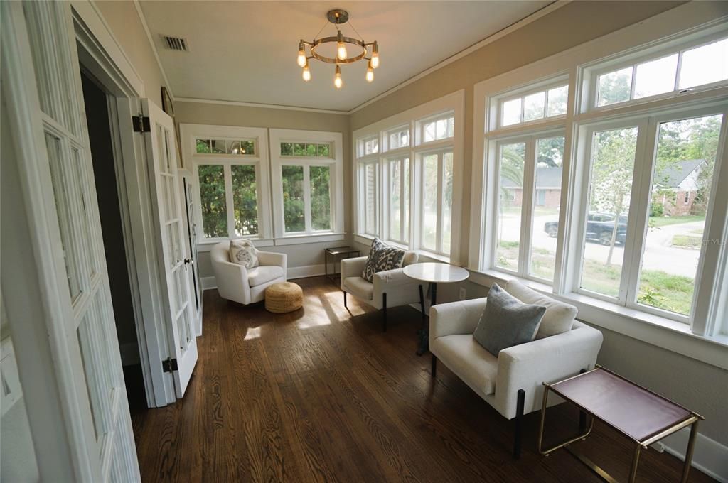 For Rent: $4,995 (4 beds, 2 baths, 2525 Square Feet)