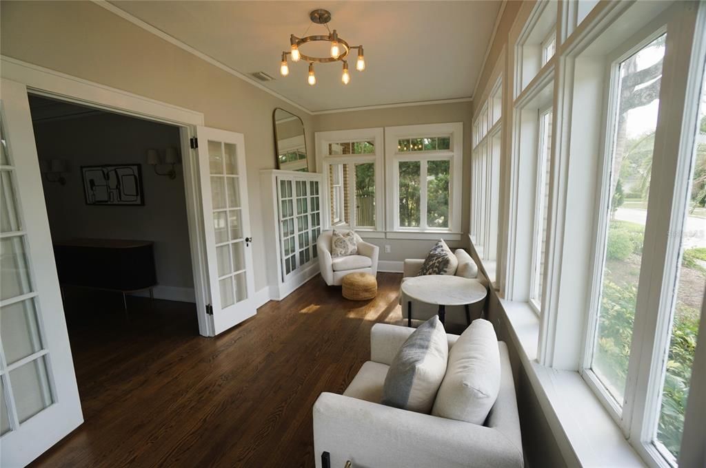 For Rent: $4,995 (4 beds, 2 baths, 2525 Square Feet)