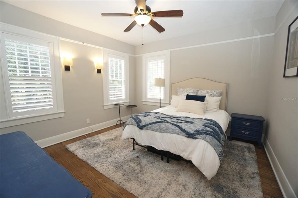 For Rent: $4,995 (4 beds, 2 baths, 2525 Square Feet)