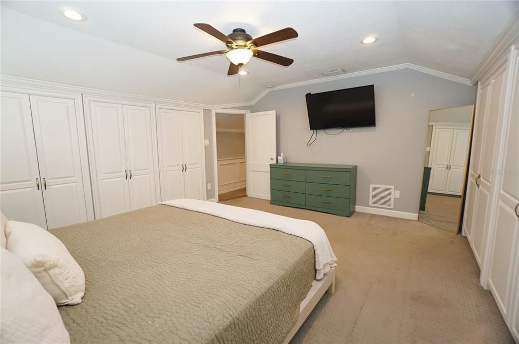 For Rent: $4,995 (4 beds, 2 baths, 2525 Square Feet)